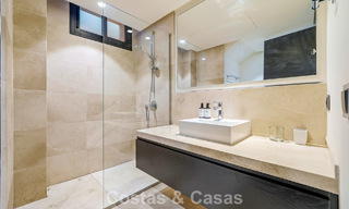 Villa de lujo con estilo contemporáneo en venta en una comunidad privada y segura de Nueva Andalucía, Marbella 793998 