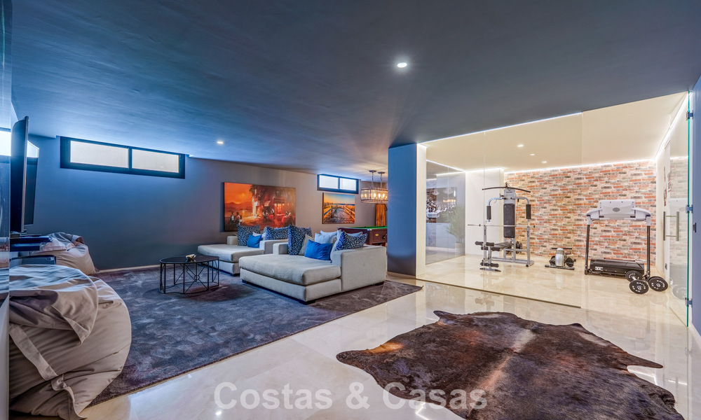 Villa de lujo con estilo contemporáneo en venta en una comunidad privada y segura de Nueva Andalucía, Marbella 793999