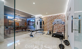 Villa de lujo con estilo contemporáneo en venta en una comunidad privada y segura de Nueva Andalucía, Marbella 794000 