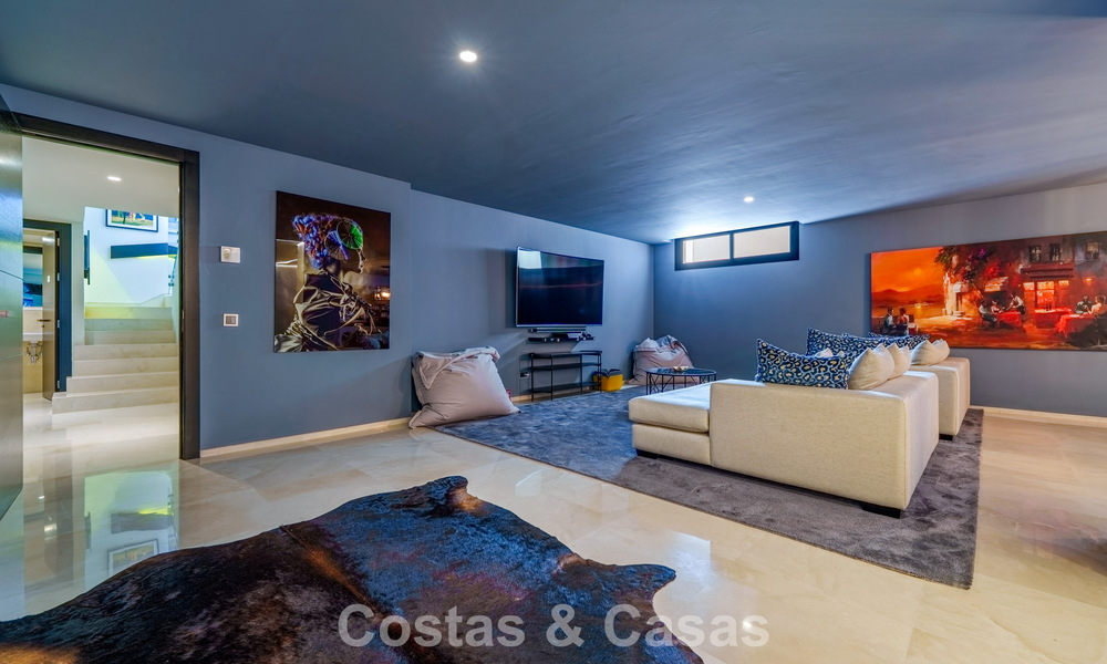 Villa de lujo con estilo contemporáneo en venta en una comunidad privada y segura de Nueva Andalucía, Marbella 794001