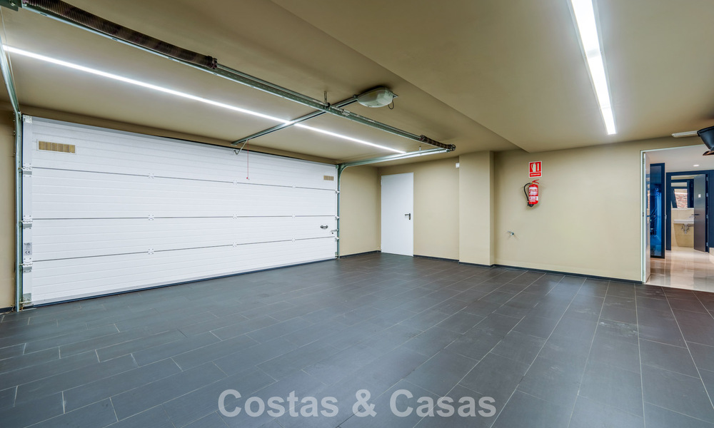 Villa de lujo con estilo contemporáneo en venta en una comunidad privada y segura de Nueva Andalucía, Marbella 794003