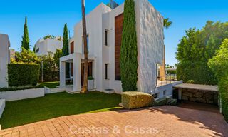 Villa de lujo con estilo contemporáneo en venta en una comunidad privada y segura de Nueva Andalucía, Marbella 794004 