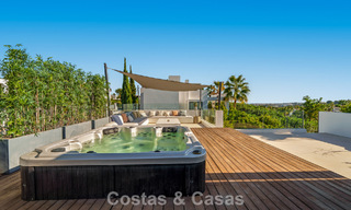 Villa de lujo con estilo contemporáneo en venta en una comunidad privada y segura de Nueva Andalucía, Marbella 794008 