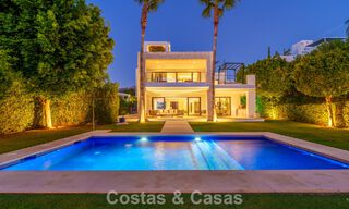 Villa de lujo con estilo contemporáneo en venta en una comunidad privada y segura de Nueva Andalucía, Marbella 794015 