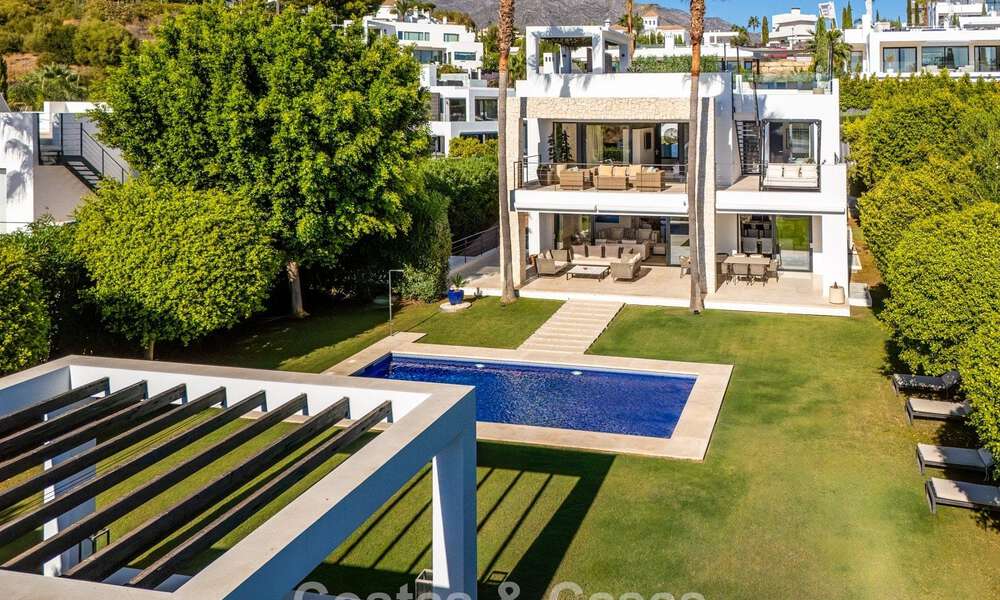 Villa de lujo con estilo contemporáneo en venta en una comunidad privada y segura de Nueva Andalucía, Marbella 794019
