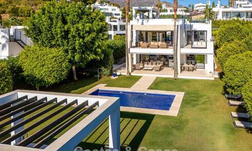 Villa de lujo con estilo contemporáneo en venta en una comunidad privada y segura de Nueva Andalucía, Marbella 794019