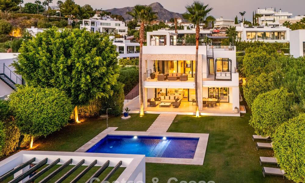 Villa de lujo con estilo contemporáneo en venta en una comunidad privada y segura de Nueva Andalucía, Marbella 794021