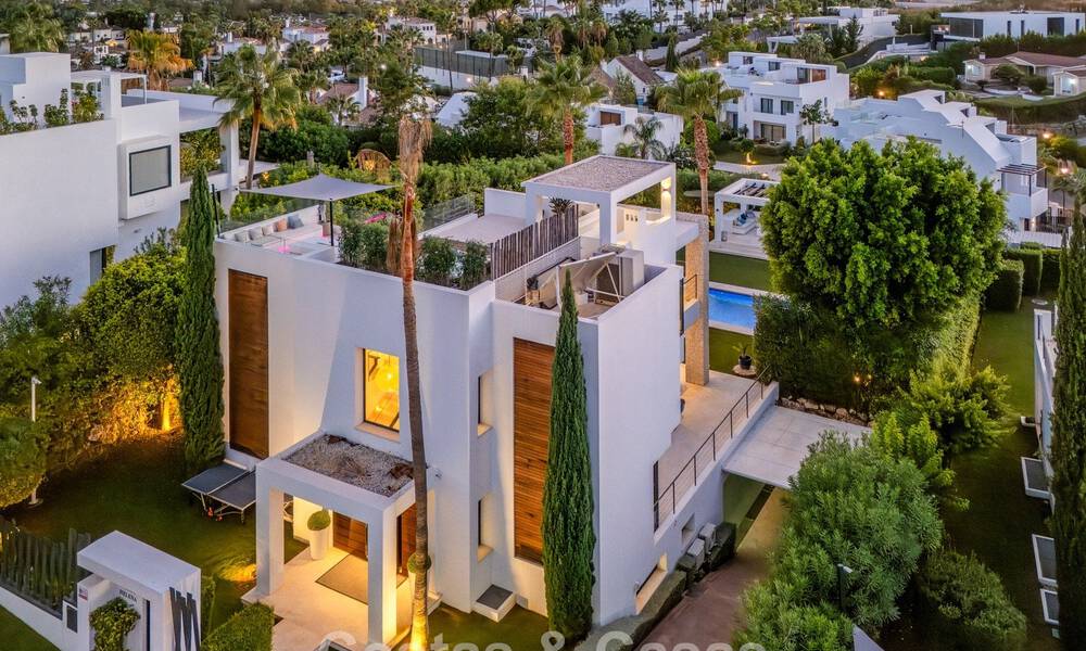 Villa de lujo con estilo contemporáneo en venta en una comunidad privada y segura de Nueva Andalucía, Marbella 794022