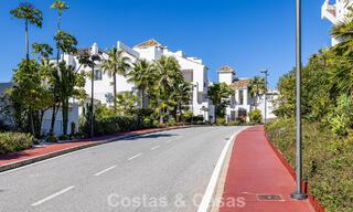 Ático renovado de 3 dormitorios en una exclusiva comunidad con vistas al mar y al campo de golf en Marbella - Benahavís 793291 