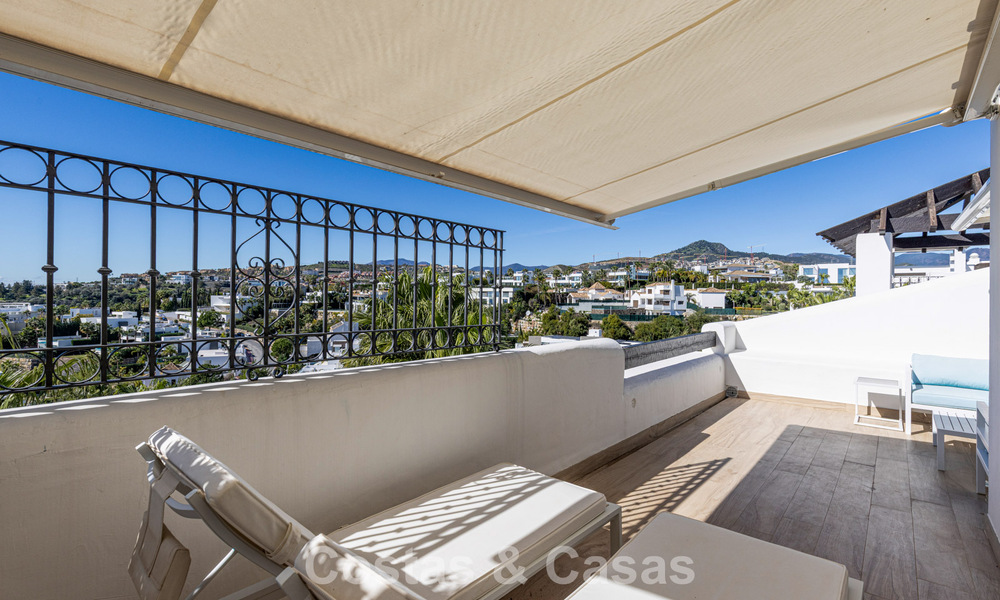 Ático renovado de 3 dormitorios en una exclusiva comunidad con vistas al mar y al campo de golf en Marbella - Benahavís 793295