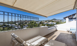 Ático renovado de 3 dormitorios en una exclusiva comunidad con vistas al mar y al campo de golf en Marbella - Benahavís 793295 