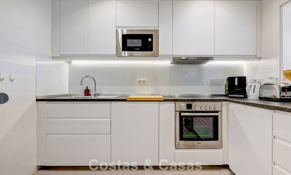 Ático renovado de 3 dormitorios en una exclusiva comunidad con vistas al mar y al campo de golf en Marbella - Benahavís 793319