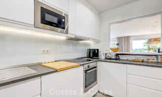 Ático renovado de 3 dormitorios en una exclusiva comunidad con vistas al mar y al campo de golf en Marbella - Benahavís 793320 