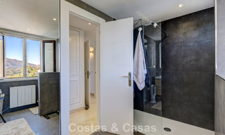 Ático renovado de 3 dormitorios en una exclusiva comunidad con vistas al mar y al campo de golf en Marbella - Benahavís 793330 