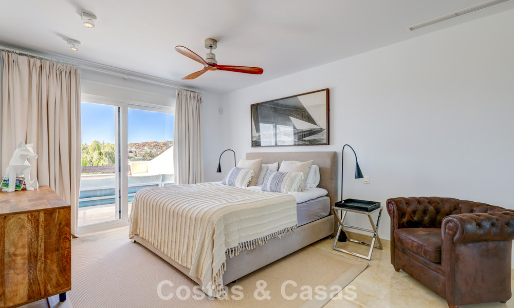 Ático renovado de 3 dormitorios en una exclusiva comunidad con vistas al mar y al campo de golf en Marbella - Benahavís 793333