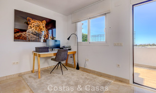 Ático renovado de 3 dormitorios en una exclusiva comunidad con vistas al mar y al campo de golf en Marbella - Benahavís 793337 