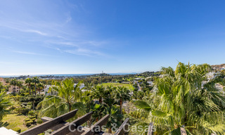 Ático renovado de 3 dormitorios en una exclusiva comunidad con vistas al mar y al campo de golf en Marbella - Benahavís 793340 