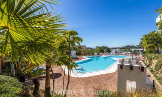 Ático renovado de 3 dormitorios en una exclusiva comunidad con vistas al mar y al campo de golf en Marbella - Benahavís 793351 