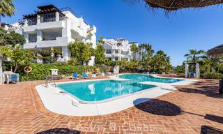 Ático renovado de 3 dormitorios en una exclusiva comunidad con vistas al mar y al campo de golf en Marbella - Benahavís 793352 