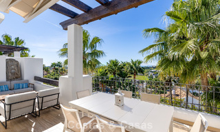 Ático renovado de 3 dormitorios en una exclusiva comunidad con vistas al mar y al campo de golf en Marbella - Benahavís 793770 