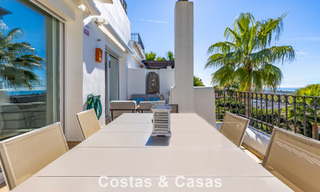 Ático renovado de 3 dormitorios en una exclusiva comunidad con vistas al mar y al campo de golf en Marbella - Benahavís 793778 