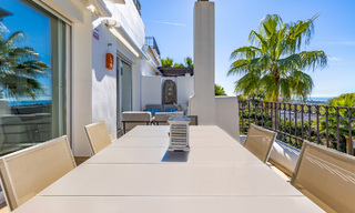 Ático renovado de 3 dormitorios en una exclusiva comunidad con vistas al mar y al campo de golf en Marbella - Benahavís 793780 