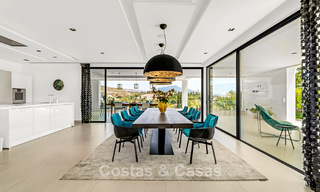 Villa de lujo, moderna y de alta gama en venta con vistas al mar en un prestigioso resort de golf en Marbella - Benahavís 794031 