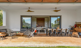Amplia villa moderna con casa de invitados independiente en venta en El Madroñal, Benahavís - Marbella 794042 