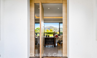 Amplia villa moderna con casa de invitados independiente en venta en El Madroñal, Benahavís - Marbella 794046 