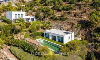 Amplia villa moderna con casa de invitados independiente en venta en El Madroñal, Benahavís - Marbella 794048 