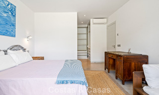 Amplia villa moderna con casa de invitados independiente en venta en El Madroñal, Benahavís - Marbella 794049 