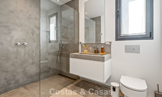 Amplia villa moderna con casa de invitados independiente en venta en El Madroñal, Benahavís - Marbella 794050 