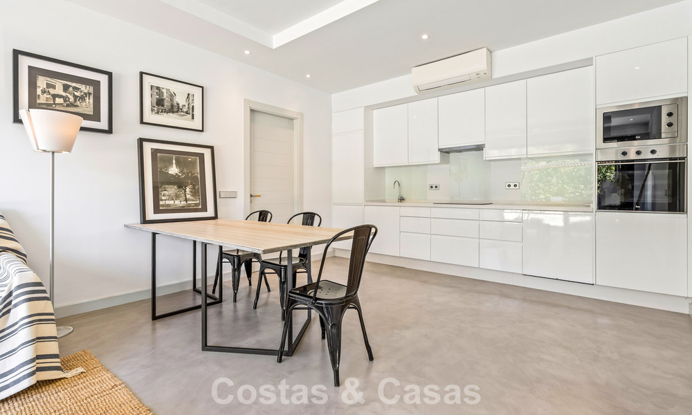 Amplia villa moderna con casa de invitados independiente en venta en El Madroñal, Benahavís - Marbella 794053