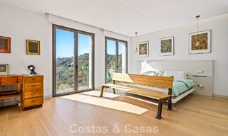 Amplia villa moderna con casa de invitados independiente en venta en El Madroñal, Benahavís - Marbella 794058 