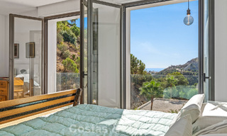 Amplia villa moderna con casa de invitados independiente en venta en El Madroñal, Benahavís - Marbella 794059 