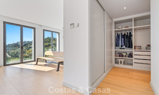 Amplia villa moderna con casa de invitados independiente en venta en El Madroñal, Benahavís - Marbella 794063 