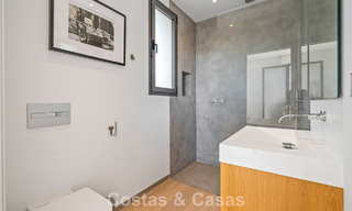 Amplia villa moderna con casa de invitados independiente en venta en El Madroñal, Benahavís - Marbella 794066 