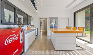 Amplia villa moderna con casa de invitados independiente en venta en El Madroñal, Benahavís - Marbella 794069 