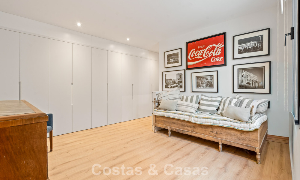 Amplia villa moderna con casa de invitados independiente en venta en El Madroñal, Benahavís - Marbella 794076