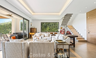 Amplia villa moderna con casa de invitados independiente en venta en El Madroñal, Benahavís - Marbella 794081 