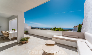 Apartamento dúplex listo para entrar a vivir, lujosamente reformado, en venta en las colinas de Marbella - Benahavís 794089 