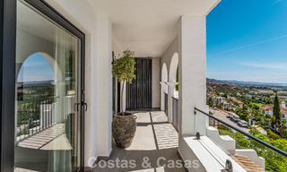 Apartamento dúplex listo para entrar a vivir, lujosamente reformado, en venta en las colinas de Marbella - Benahavís 794096 