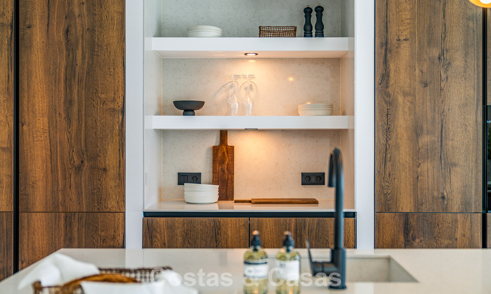 Apartamento dúplex listo para entrar a vivir, lujosamente reformado, en venta en las colinas de Marbella - Benahavís 794101