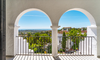 Apartamento dúplex listo para entrar a vivir, lujosamente reformado, en venta en las colinas de Marbella - Benahavís 794104 