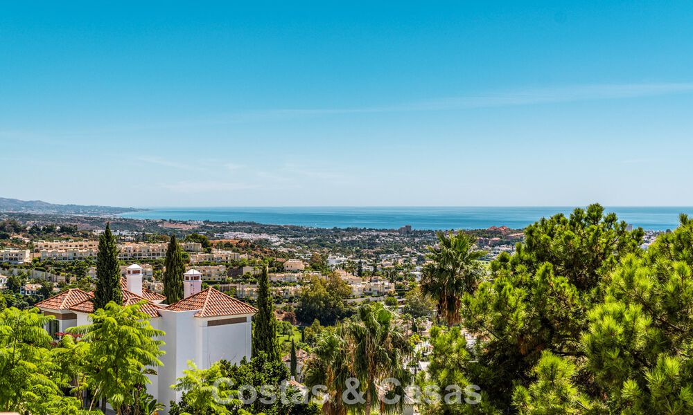 Apartamento dúplex listo para entrar a vivir, lujosamente reformado, en venta en las colinas de Marbella - Benahavís 794105