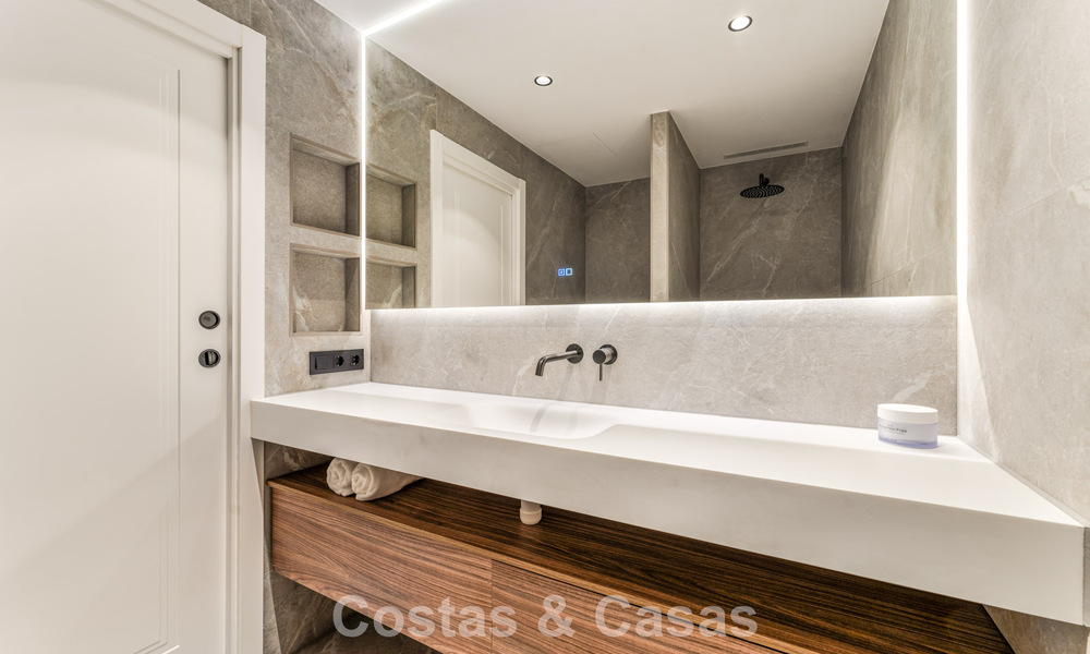 Apartamento dúplex listo para entrar a vivir, lujosamente reformado, en venta en las colinas de Marbella - Benahavís 794108