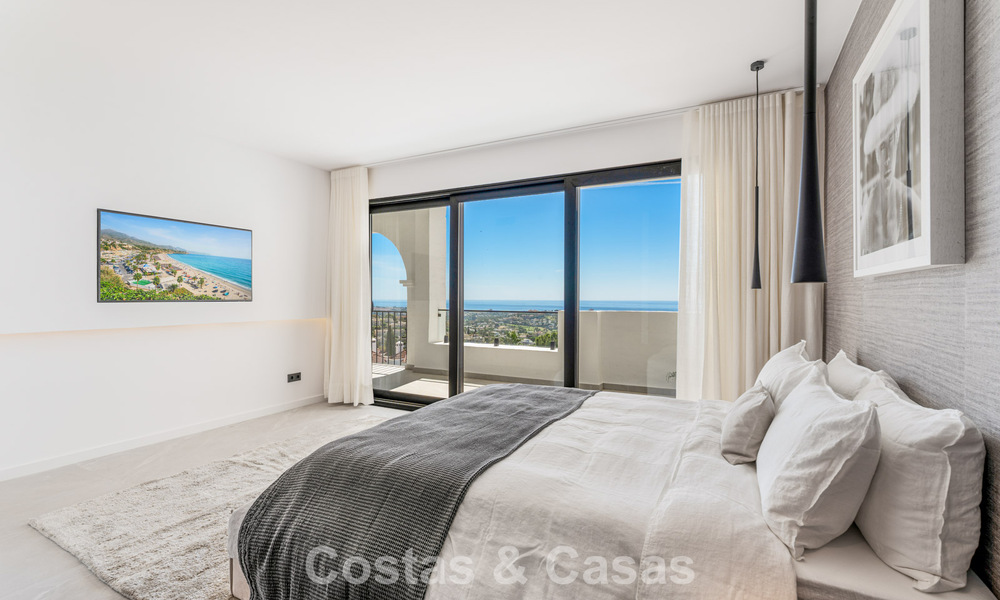 Apartamento dúplex listo para entrar a vivir, lujosamente reformado, en venta en las colinas de Marbella - Benahavís 794109