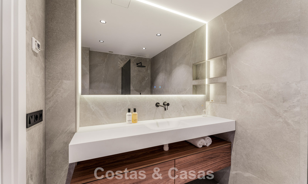 Apartamento dúplex listo para entrar a vivir, lujosamente reformado, en venta en las colinas de Marbella - Benahavís 794111