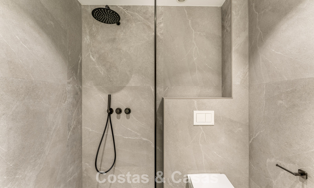 Apartamento dúplex listo para entrar a vivir, lujosamente reformado, en venta en las colinas de Marbella - Benahavís 794112