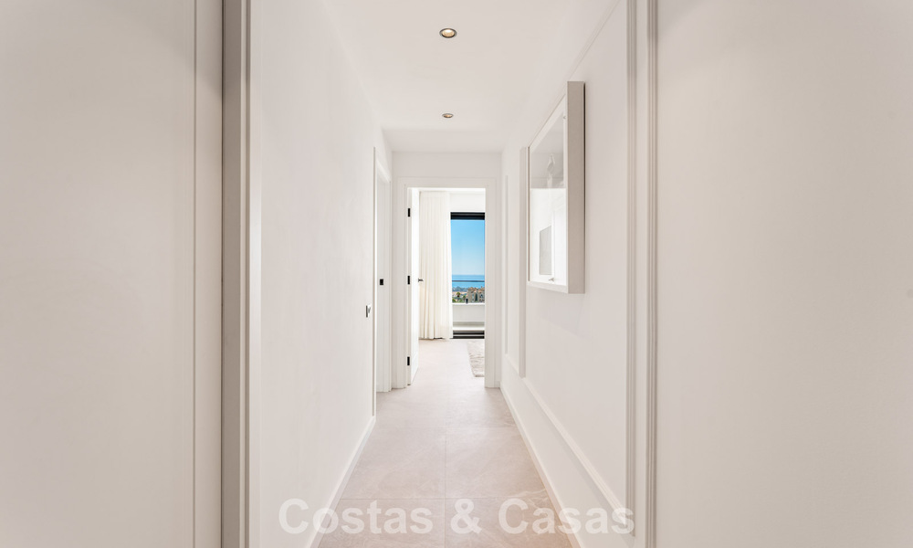 Apartamento dúplex listo para entrar a vivir, lujosamente reformado, en venta en las colinas de Marbella - Benahavís 794114
